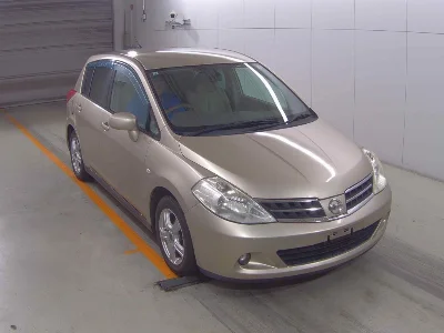 NISSAN TIIDA