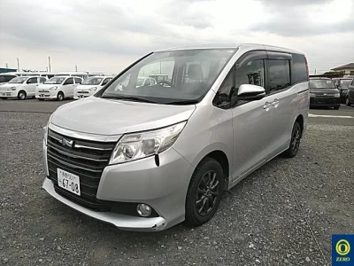TOYOTA NOAH