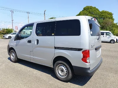 NISSAN NV200