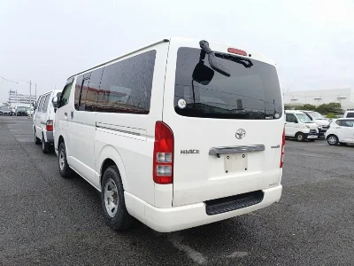 TOYOTA HIACE VAN