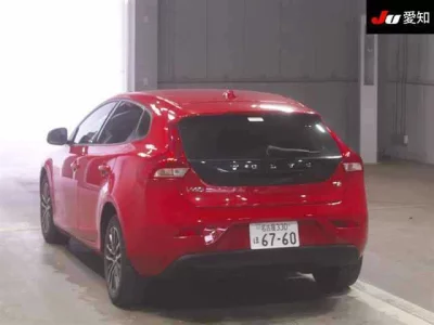 VOLVO V40