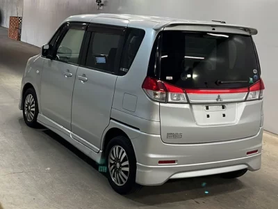 MITSUBISHI DELICA D2