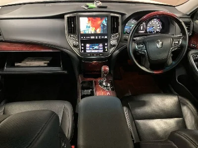 TOYOTA CROWN MAJESTA