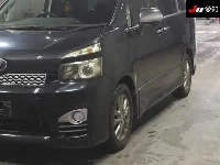 Цена авто Toyota Voxy с аукционов Японии, номер кузова ZRR70W, пробег 183 000, оценка 6