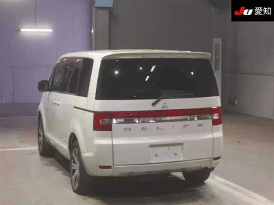 MITSUBISHI DELICA D5