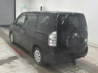 Цена авто Toyota Voxy с аукционов Японии, номер кузова ZRR70G, пробег 77 000, оценка 2