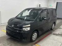 Цена авто Toyota Voxy с аукционов Японии, номер кузова ZRR70G, пробег 77 000, оценка 2