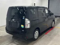 Цена авто Toyota Voxy с аукционов Японии, номер кузова ZRR70G, пробег 77 000, оценка 2