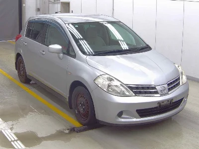 NISSAN TIIDA