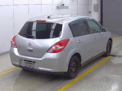 NISSAN TIIDA