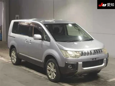 MITSUBISHI DELICA D5