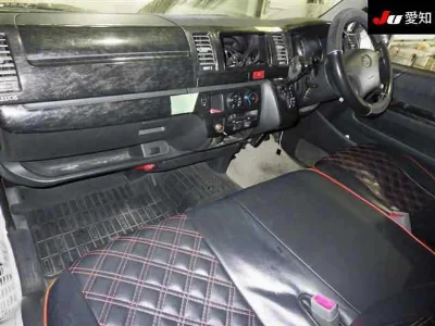 TOYOTA HIACE VAN