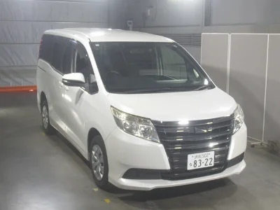 TOYOTA NOAH