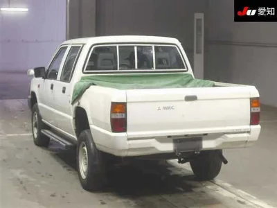 MITSUBISHI STRADA