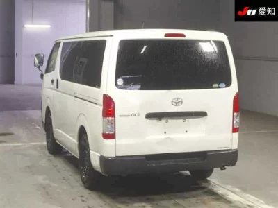 TOYOTA REGIUS VAN