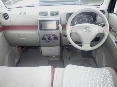 TOYOTA PIXIS SPACE