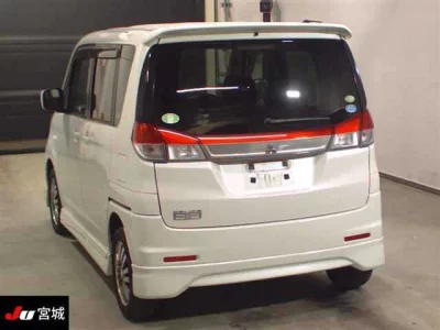 MITSUBISHI DELICA D2