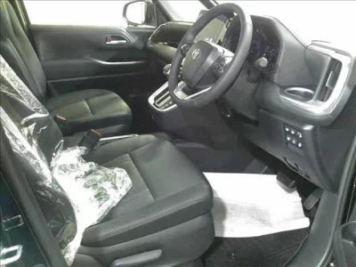 TOYOTA NOAH 4