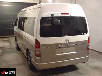 TOYOTA HIACE
