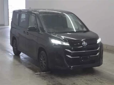 TOYOTA NOAH