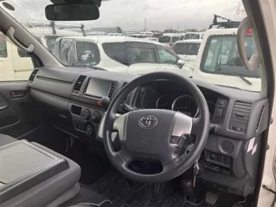 TOYOTA REGIUS VAN