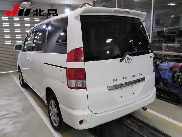 Toyota Noah  с аукциона в Японии
