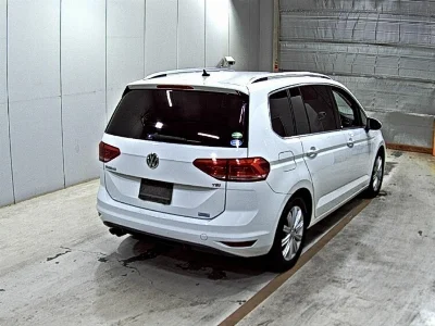 VOLKSWAGEN GOLF TOURAN