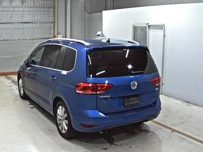 VOLKSWAGEN GOLF TOURAN