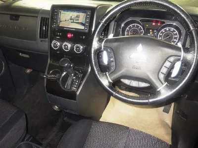 MITSUBISHI DELICA D5