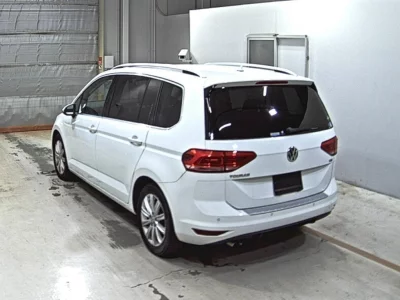 VOLKSWAGEN GOLF TOURAN