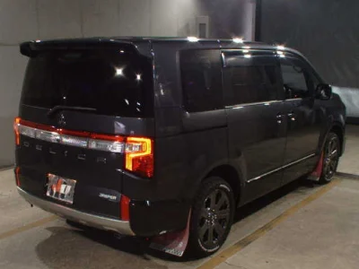 MITSUBISHI DELICA D5