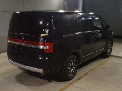 MITSUBISHI DELICA D5
