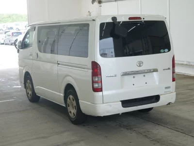 TOYOTA HIACE VAN