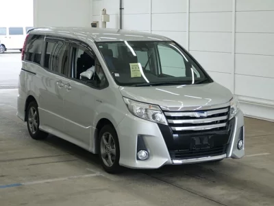 TOYOTA NOAH