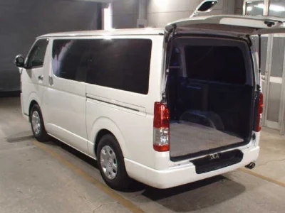 TOYOTA HIACE VAN