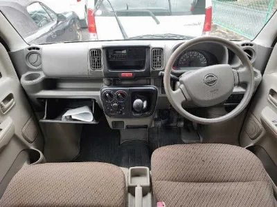 NISSAN CLIPPER VAN