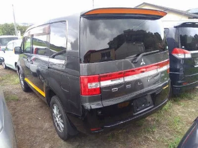 MITSUBISHI DELICA WAGON