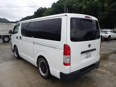TOYOTA HIACE VAN
