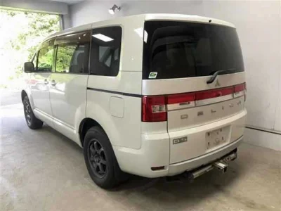 MITSUBISHI DELICA D5