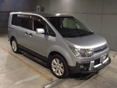 Mitsubishi DELICA D5