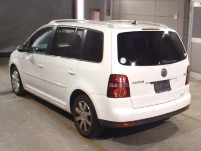 VOLKSWAGEN GOLF TOURAN