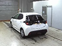 Цена авто Toyota Yaris с аукционов Японии, номер кузова MXPH10, пробег 45 000, оценка 8