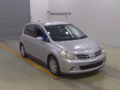 NISSAN TIIDA