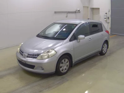 NISSAN TIIDA