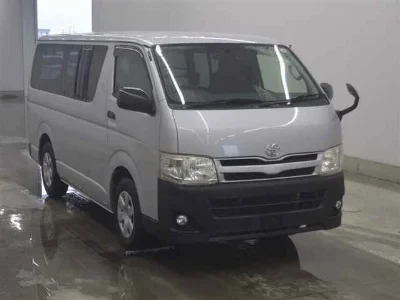 TOYOTA REGIUS VAN