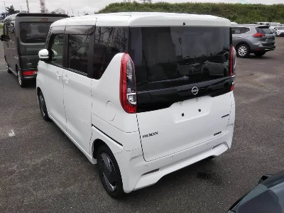 NISSAN ROOX