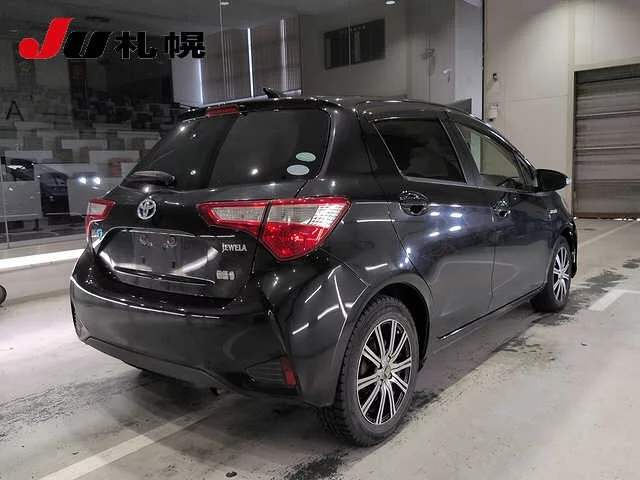 Toyota Vitz  с аукциона в Японии