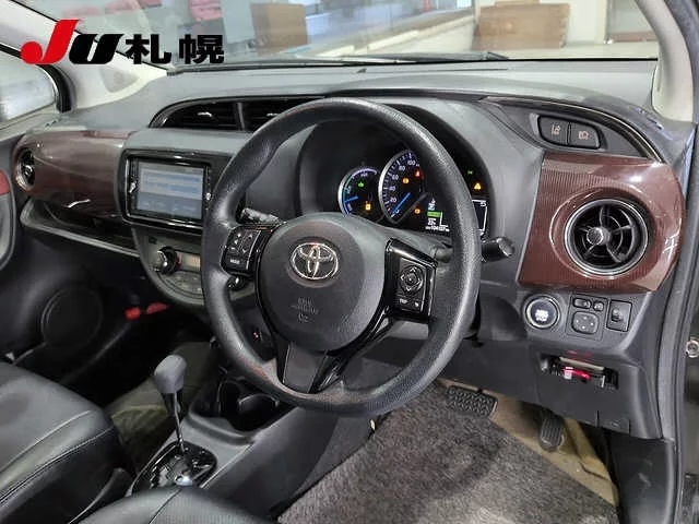 Toyota Vitz  с аукциона в Японии