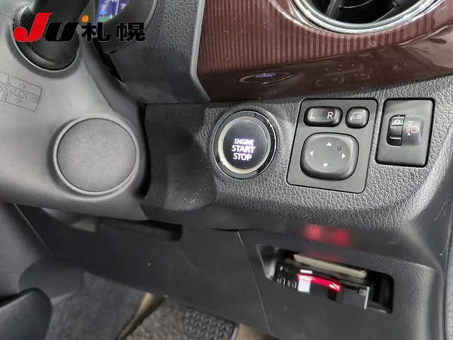 Toyota Vitz  с аукциона в Японии