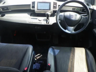 HONDA FREED SPIKE